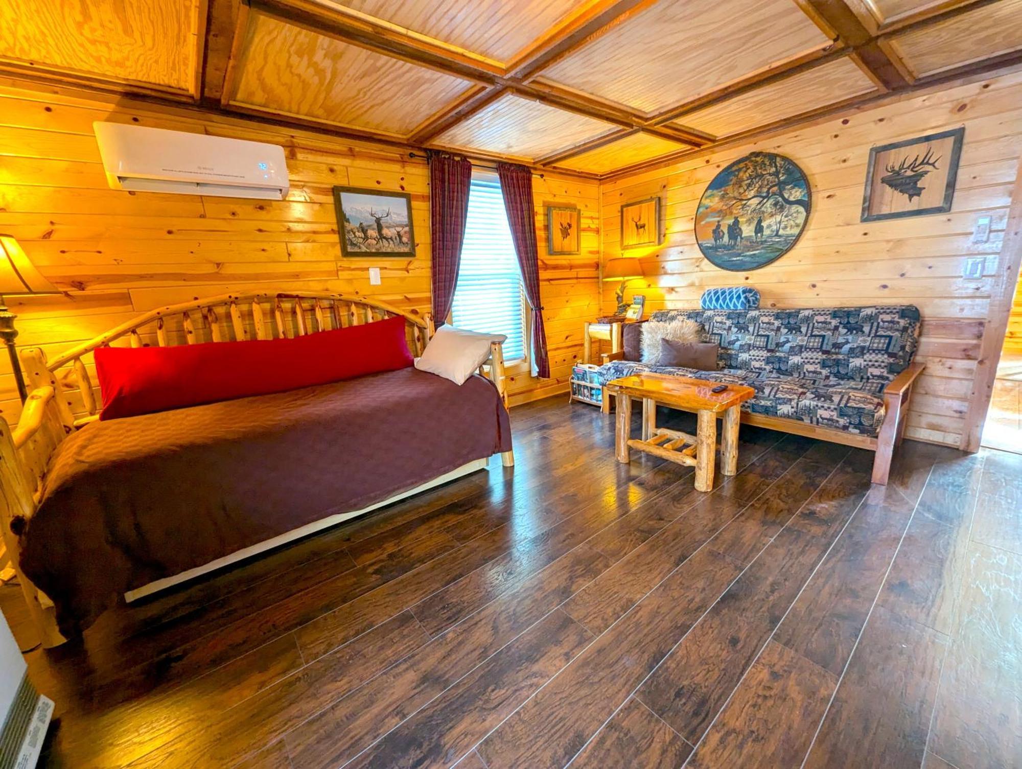 Yellowstone Treasure Guesthouses On The River Gardiner Eksteriør billede