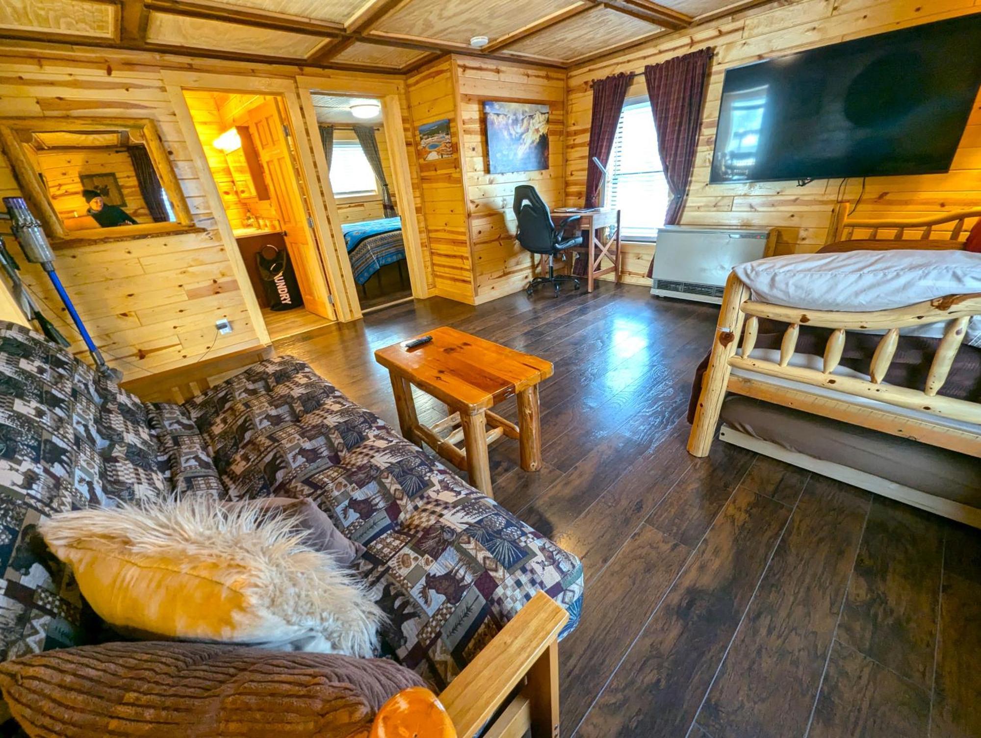 Yellowstone Treasure Guesthouses On The River Gardiner Eksteriør billede